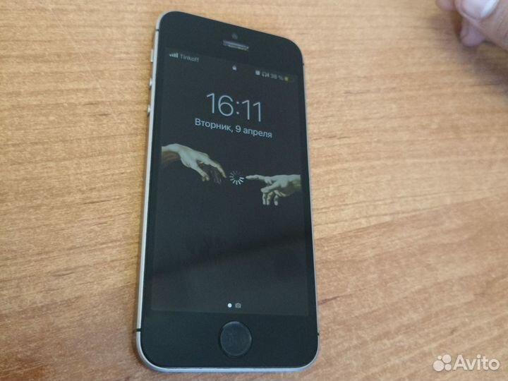 iPhone SE, 64 ГБ