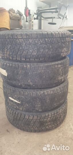 Bridgestone Blizzak DM-V1 2.25/65 R17