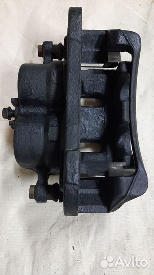 Левый тормозной суппорт на KIA sorento 1