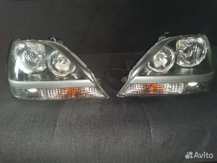 Фары на toyota harrier