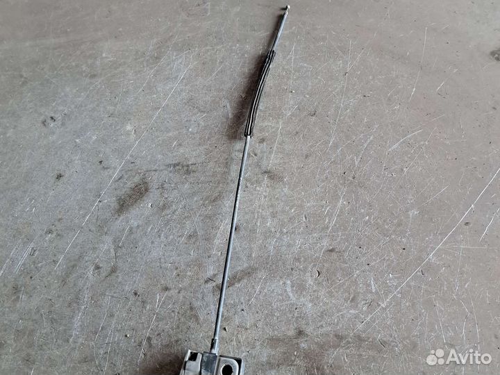 Трос замка капота на Volkswagen Passat B6