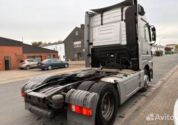 Pазбираем грузовик Mercedes-Benz Actros mpii 2002