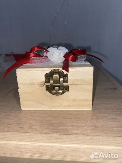 Шкатулка для украшений из дерева