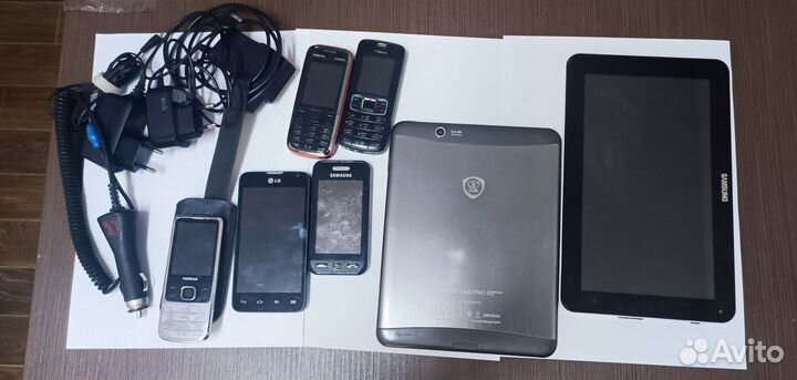 2 планшета и 5 телефонов