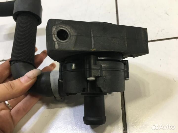 Насос водяной дополнительный Audi Q3 8UB