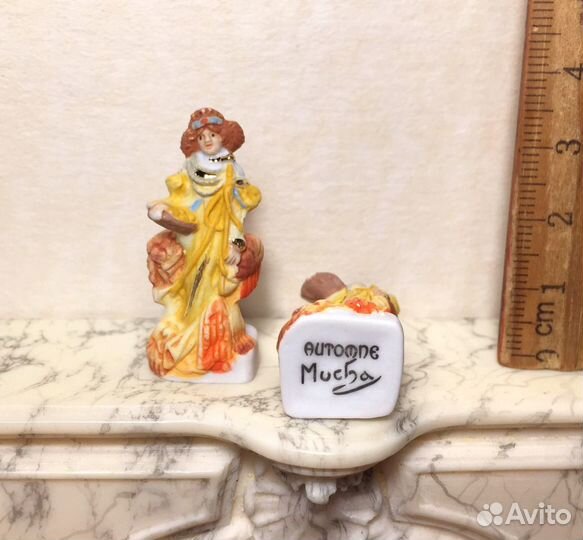 Миниатюрные статуэтки девушек Альфонса Мухи