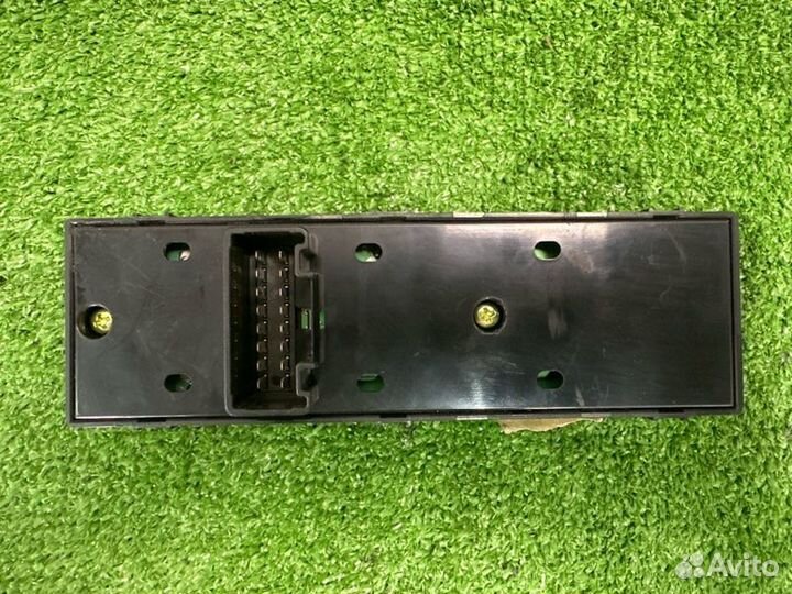 Блок кнопок стеклоподъемника Hyundai Solaris Hb