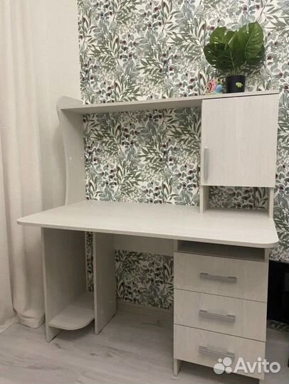 Компьютерный стол номер 5