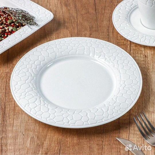 Тарелка фарфоровая обеденная Magistro Rodos, d20,6