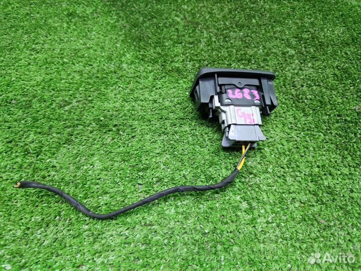 Кнопка обогрева сидений Nissan Almera G15