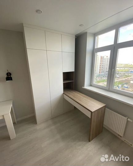 Книжный шкаф