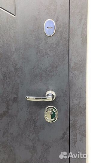 Дверь входная в квартиру