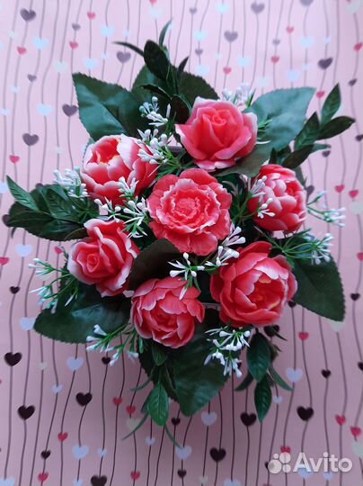 Мыльный букет из 7 цветов в кашпо. Розы и пионы