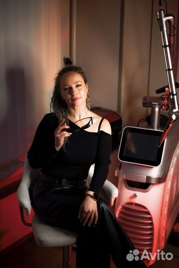 Модель на Удаление тату и татуажа