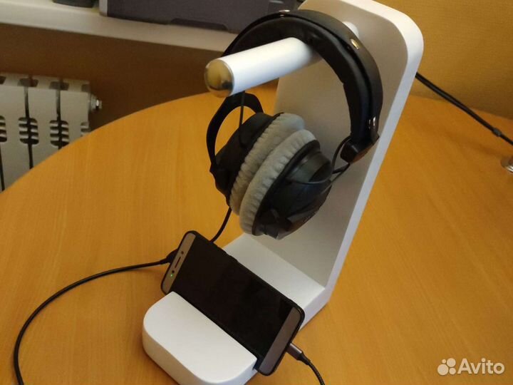 Стойка для наушников и телефона