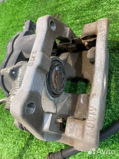 Суппорт тормозной (14) задний правый Honda Vezel