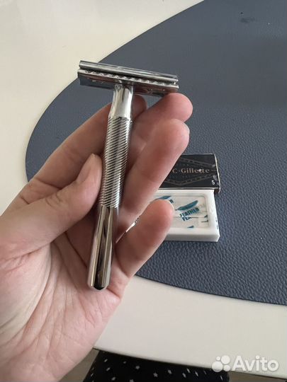 Безопасная бритва со сменными лезвиями