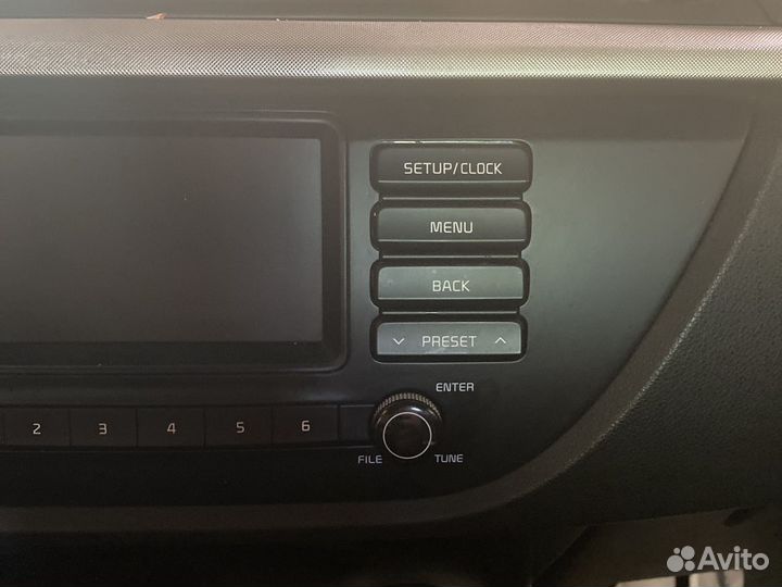 Киа рио 4 штатная магнитола с рамкой