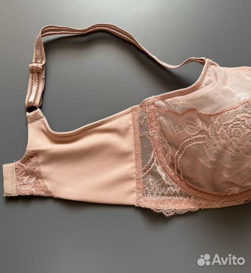 Бюстгальтер Triumph minimizer 80E, 85E, 95E