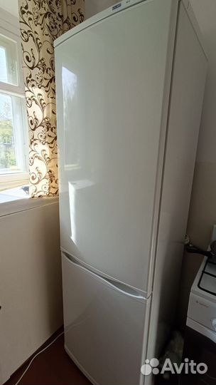 Холодильник Атлант двухкамерный б/у