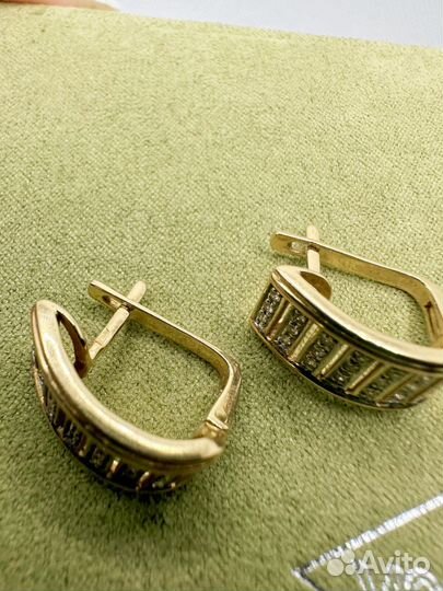 Золотые серьги с бриллиантами 585 пробы