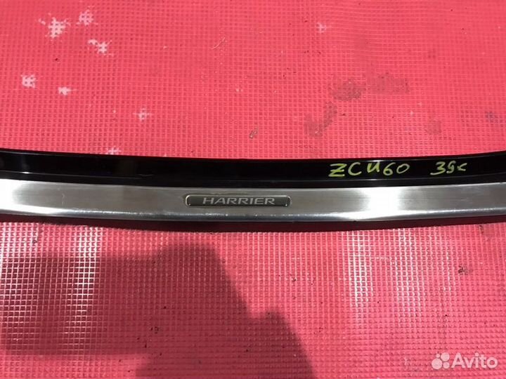 Накладка на бампер зад. toyota harrier
