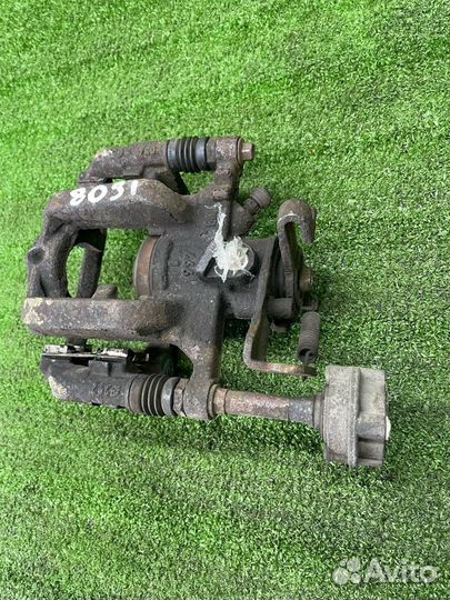 Суппорт тормозной задний левый Opel Astra J GTC