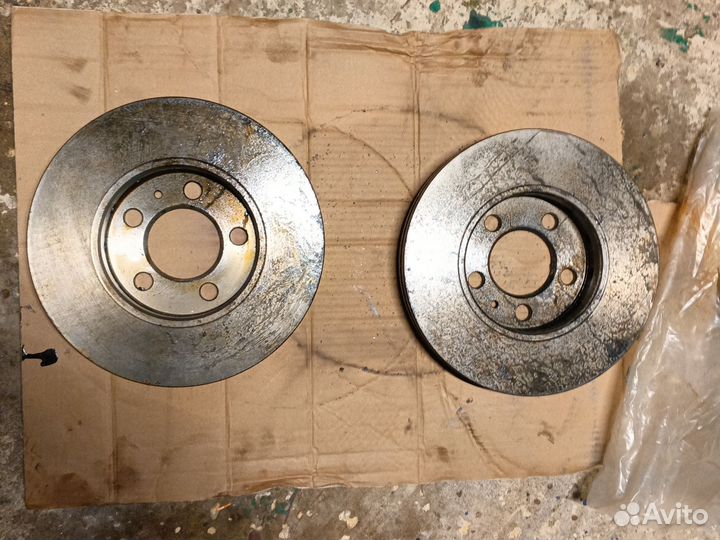 Тормозные диски на volkswagen golf 4 (2шт)