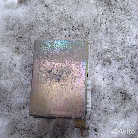 Блок управления Mitsubishi Diamante 2