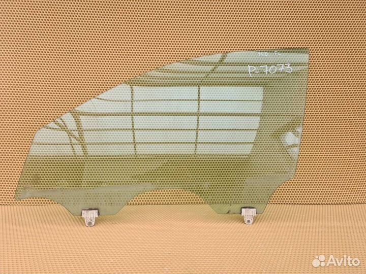 Стекло двери переднее левое Infiniti M35 Y50