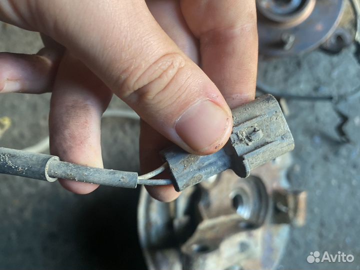 Лансер 9 поворотные кулаки ступица