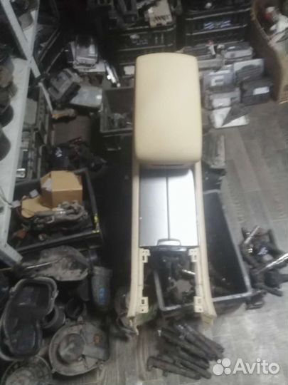 Подлокотник на subaru tribeca ez36 трибека