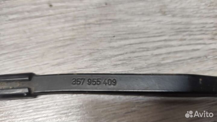 Поводок дворника левый пассат б3