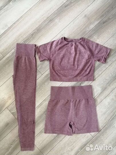 Спортивный бесшовный костюм тройка