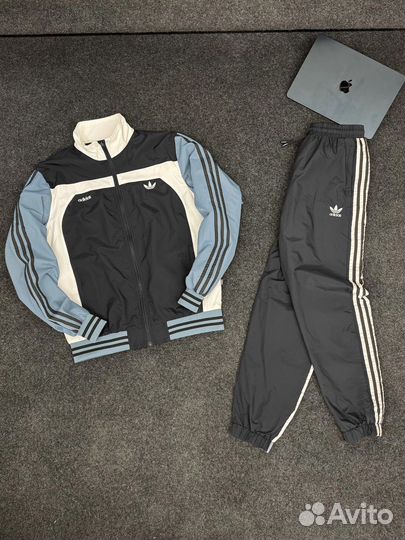 Спортивный костюм adidas