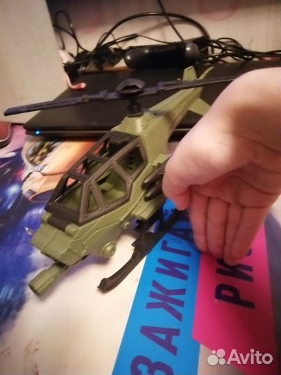 Игрушечный вертолёт, солдатики, барикада, мотоцикл