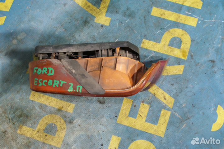 Задний правый фонарь Ford Escort