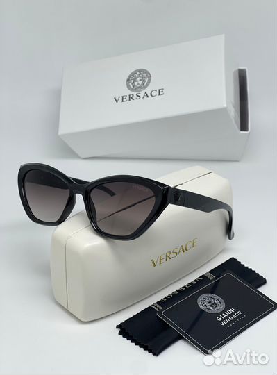 Солнцезащитные очки Versace