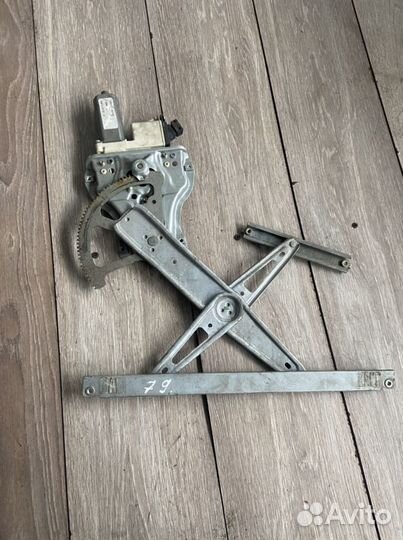 Стеклоподъемник правый Toyota Avensis T250