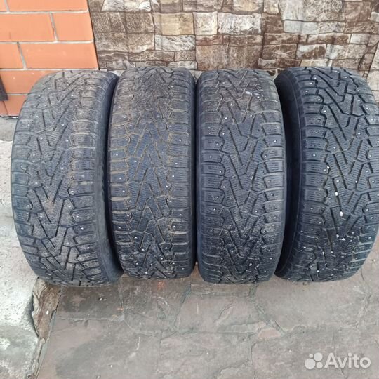 Pirelli Ice Zero 215/55 R17