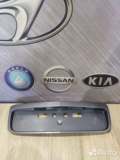 Молдинг Накладка крышки багажника Nissan primera P