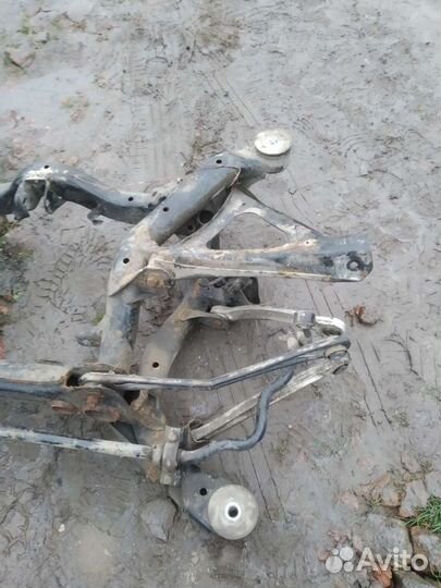 Задний подрамник Volkswagen Touareg