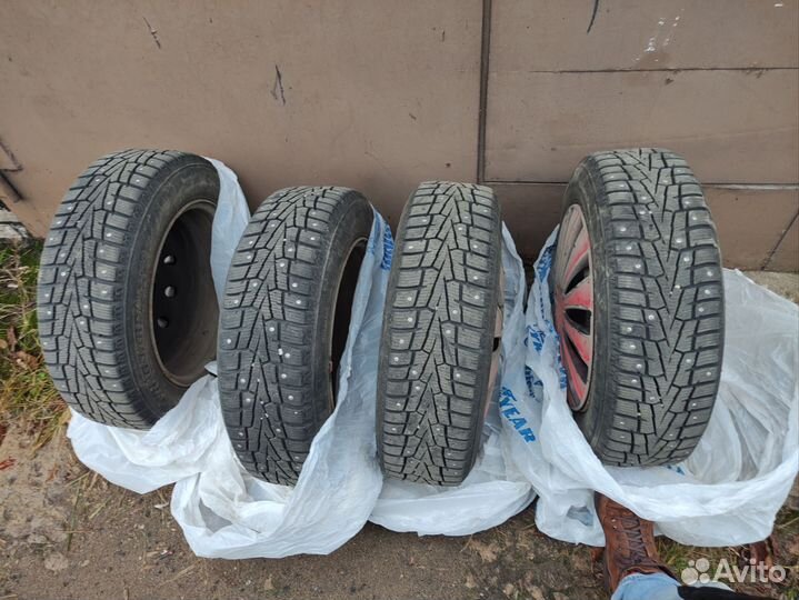 Зимние шины на дисках 195 65 R15. От Лада Веста