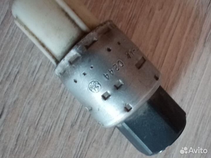 Переключатель,низкое давление кондиционера. ford