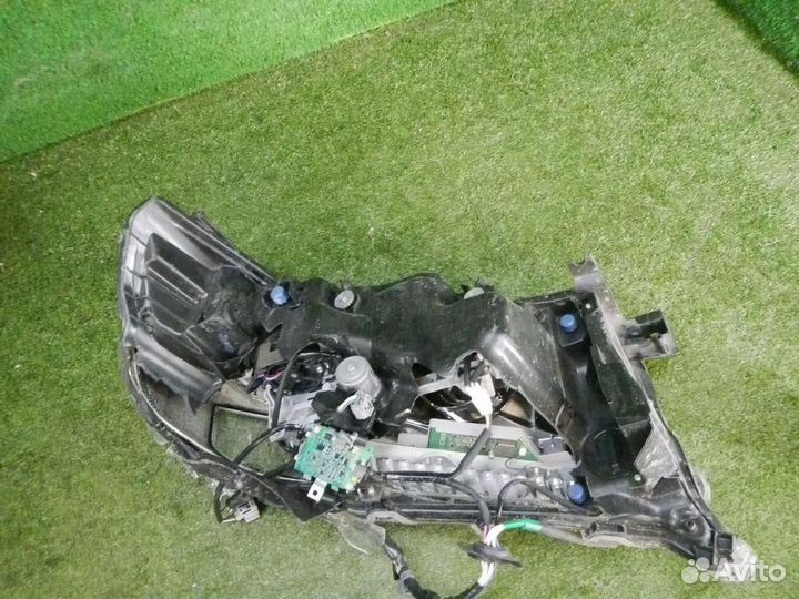 Фара левая Toyota Land Cruiser