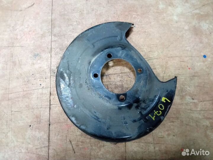 Кожух левый заднего тормозного диска Опель Астра J GTC