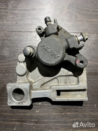 Задний тормозной суппорт для Suzuki GSR 750