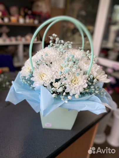 Букет хризантема и гипсофила на 1 сентября