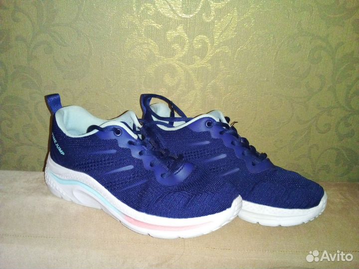 Кроссовки для девочки