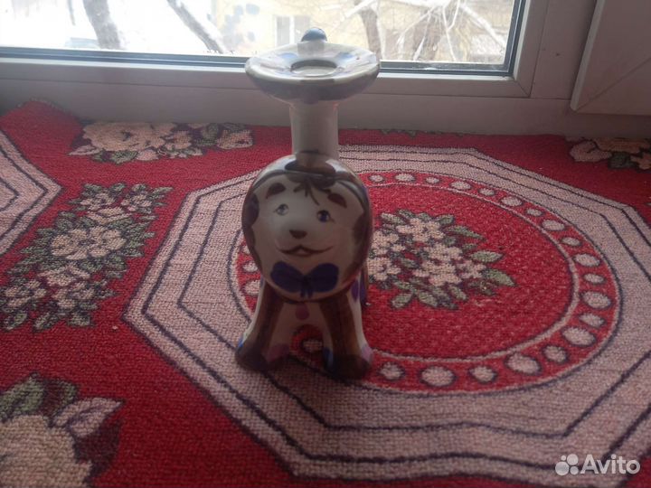 Фарфоровый подсвечник лев